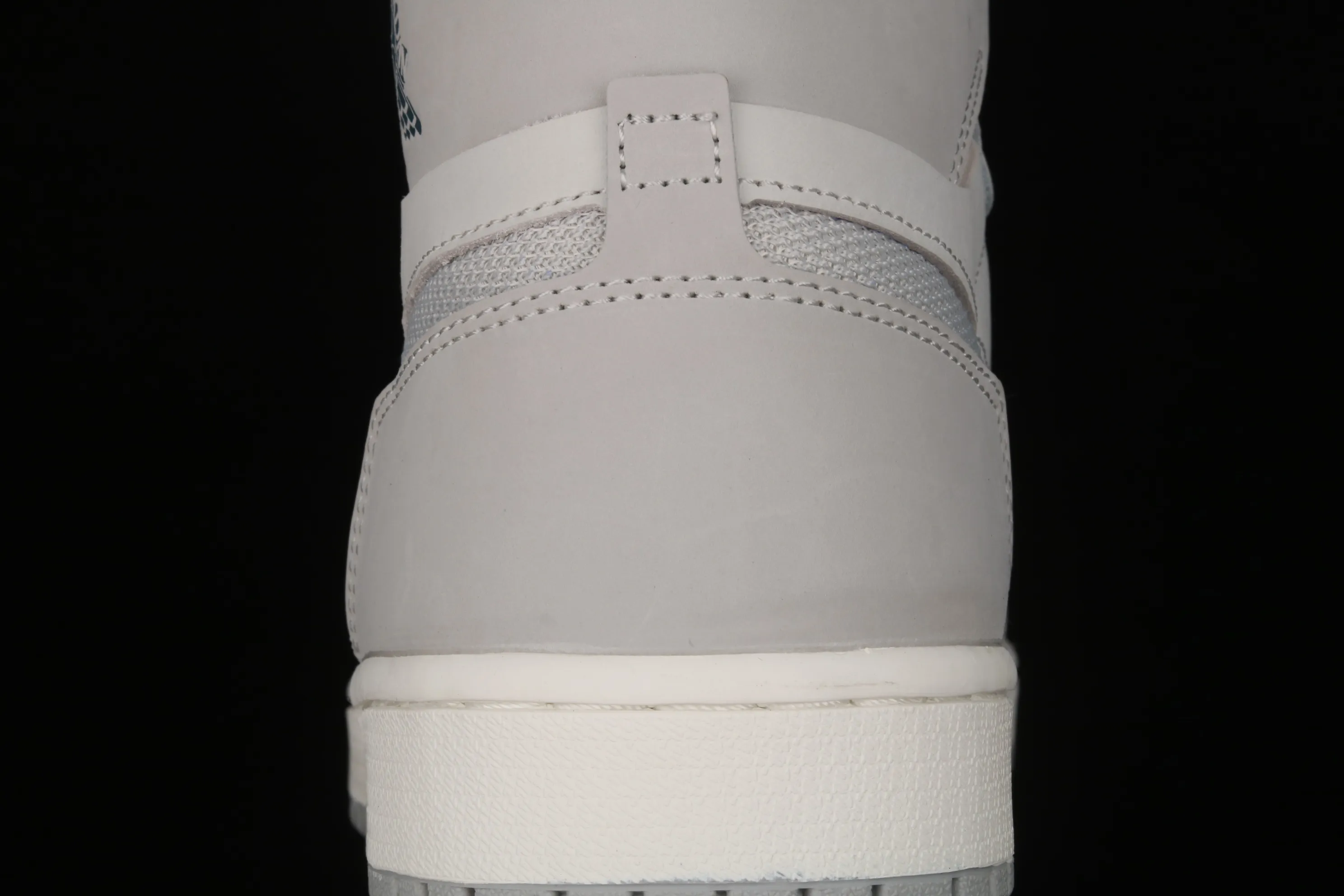 All categories Air Jordan Jordan series basketball shoes Air Jordan 1 High Z version Air Jordan 1 Zoom Comfort "London" AJ1 Joe 1 light gray color DH4268-001